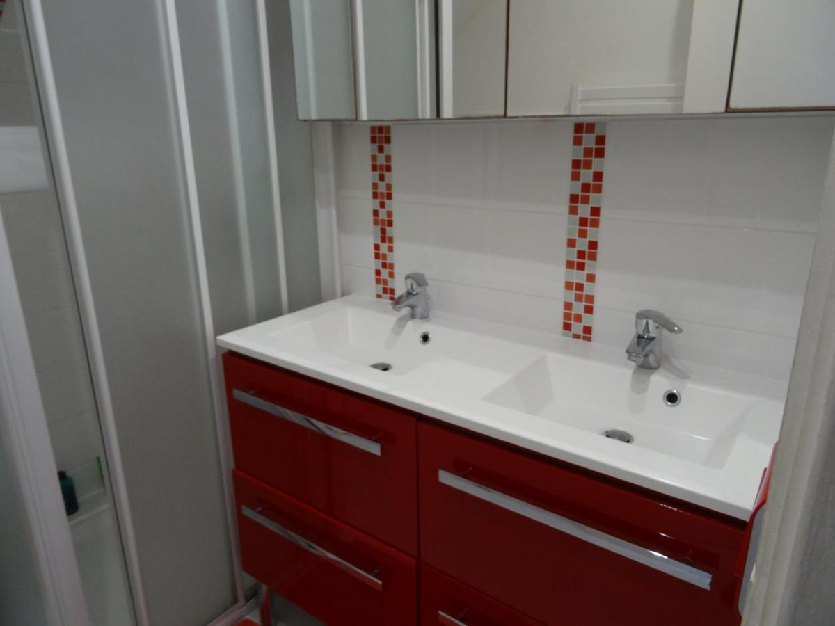 Maison D'Hotes Les Roses Tremieres Saclay Esterno foto