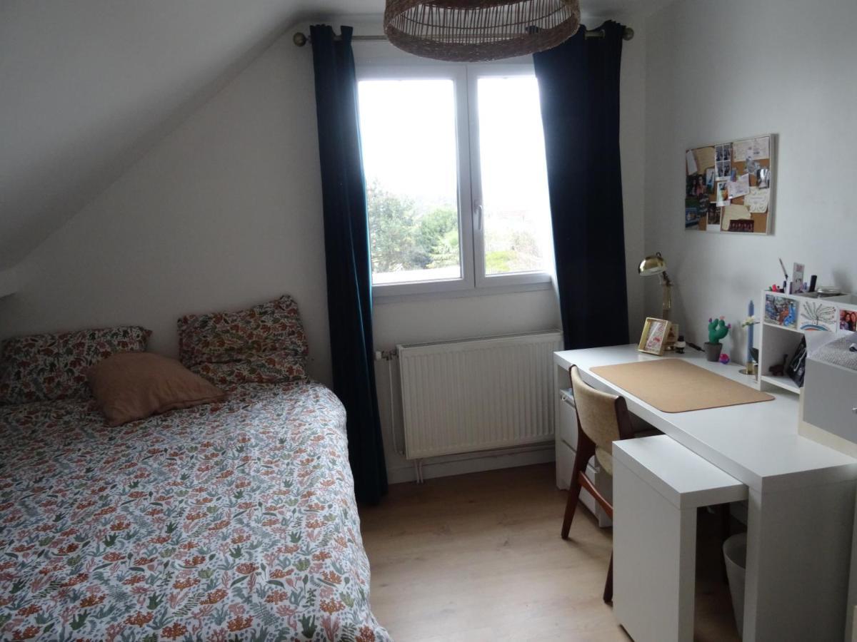 Maison D'Hotes Les Roses Tremieres Saclay Esterno foto