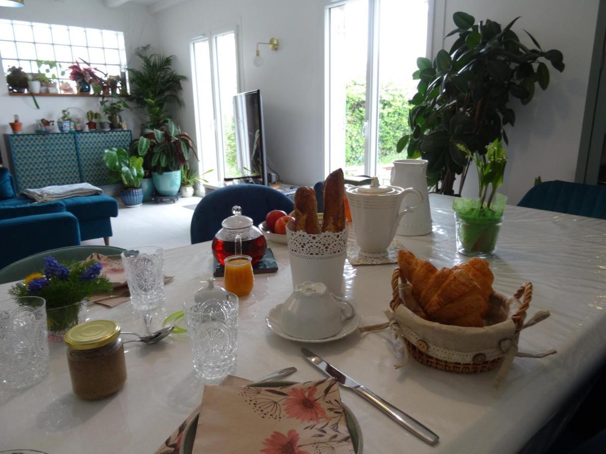 Maison D'Hotes Les Roses Tremieres Saclay Esterno foto