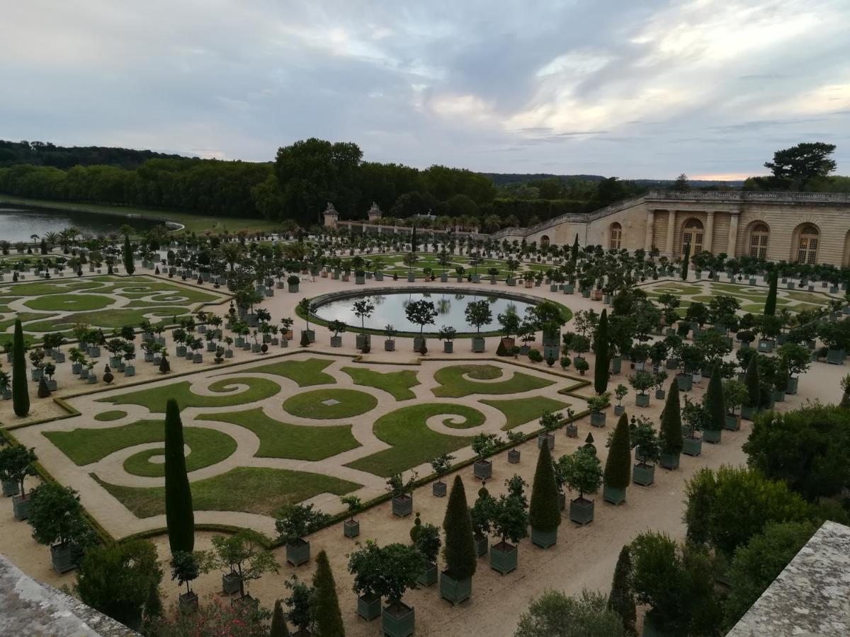 Maison D'Hotes Les Roses Tremieres Saclay Esterno foto